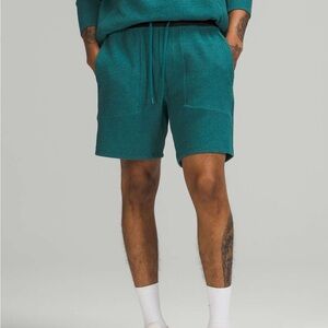 Lululemon At Ease Short 7 inch Heathered Deep Cove / Black Men’s Sz M